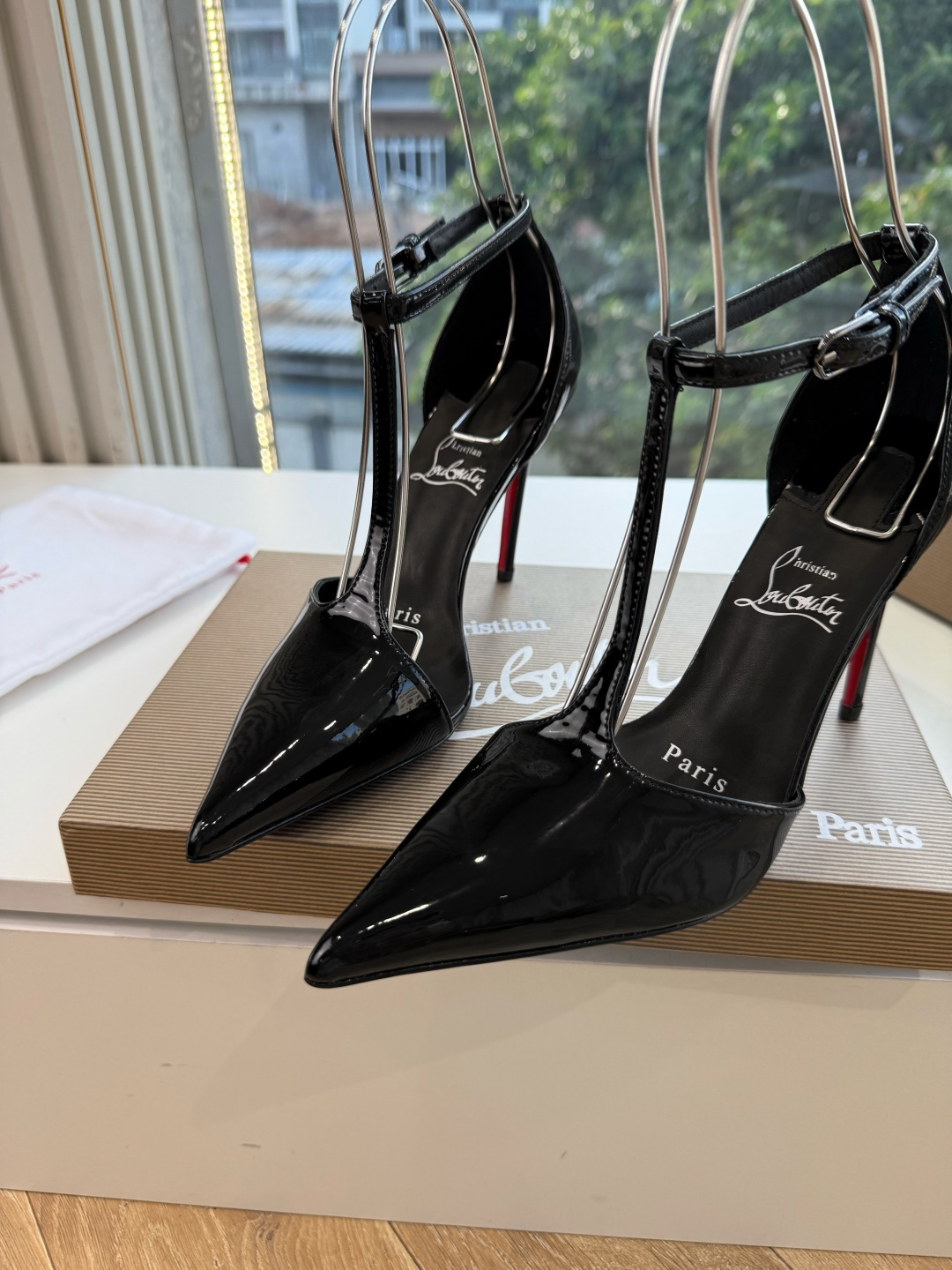 G277Christian Louboutin红底鞋单鞋 选到了颜色真好看呀[色色R]MyTheresa上现在居然 最后