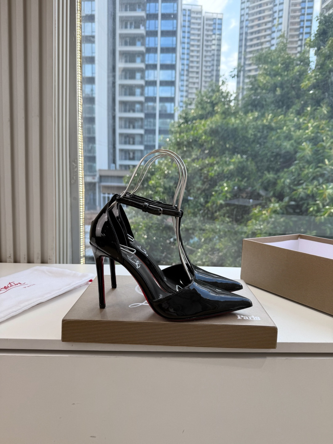 G277Christian Louboutin红底鞋单鞋 选到了颜色真好看呀[色色R]MyTheresa上现在居然 最后