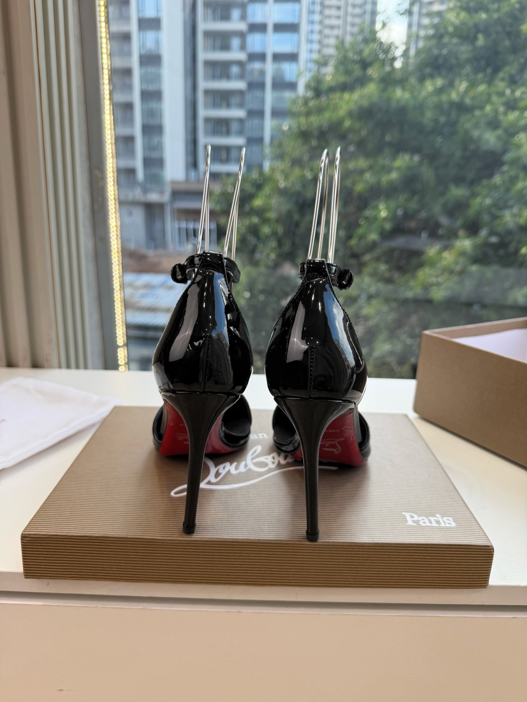 G277Christian Louboutin红底鞋单鞋 选到了颜色真好看呀[色色R]MyTheresa上现在居然 最后