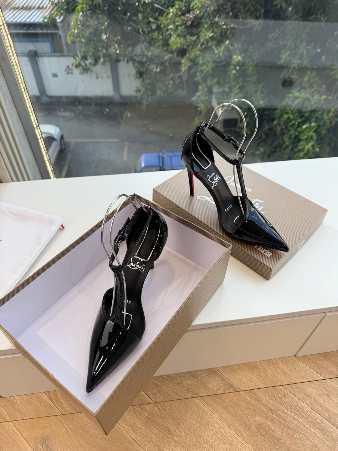 G277Christian Louboutin红底鞋单鞋 选到了颜色真好看呀[色色R]MyTheresa上现在居然 最后