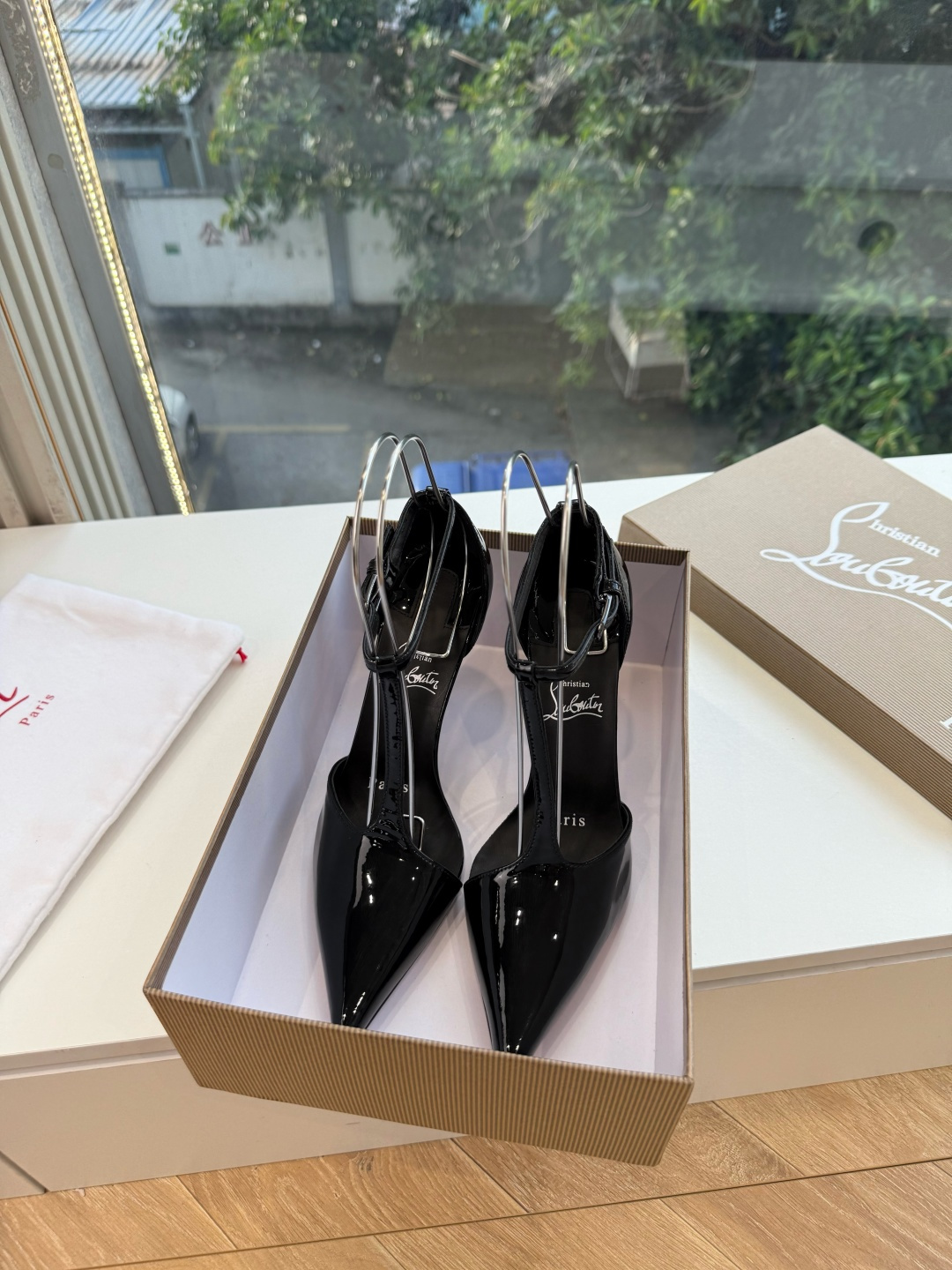 G277Christian Louboutin红底鞋单鞋 选到了颜色真好看呀[色色R]MyTheresa上现在居然 最后