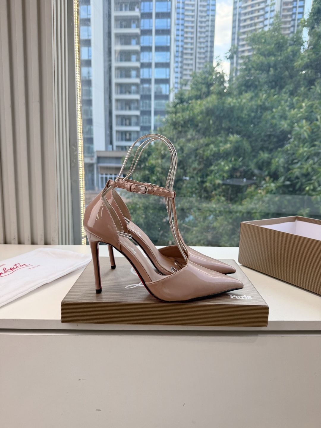 G277Christian Louboutin红底鞋单鞋 选到了颜色真好看呀[色色R]MyTheresa上现在居然 最后