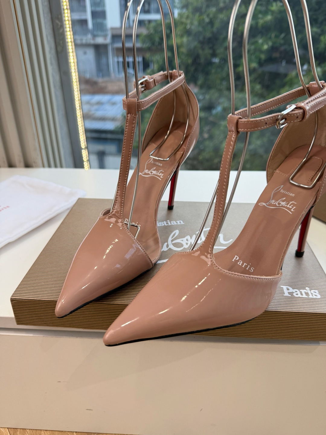 G277Christian Louboutin红底鞋单鞋 选到了颜色真好看呀[色色R]MyTheresa上现在居然 最后