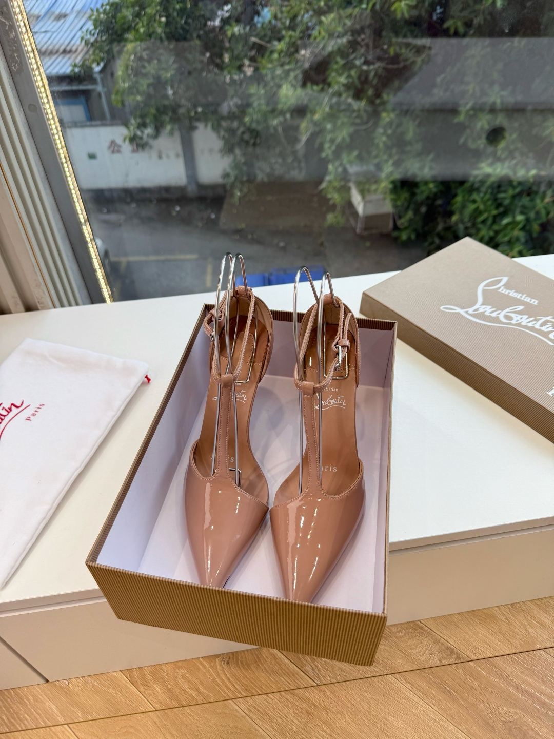G277Christian Louboutin红底鞋单鞋 选到了颜色真好看呀[色色R]MyTheresa上现在居然 最后