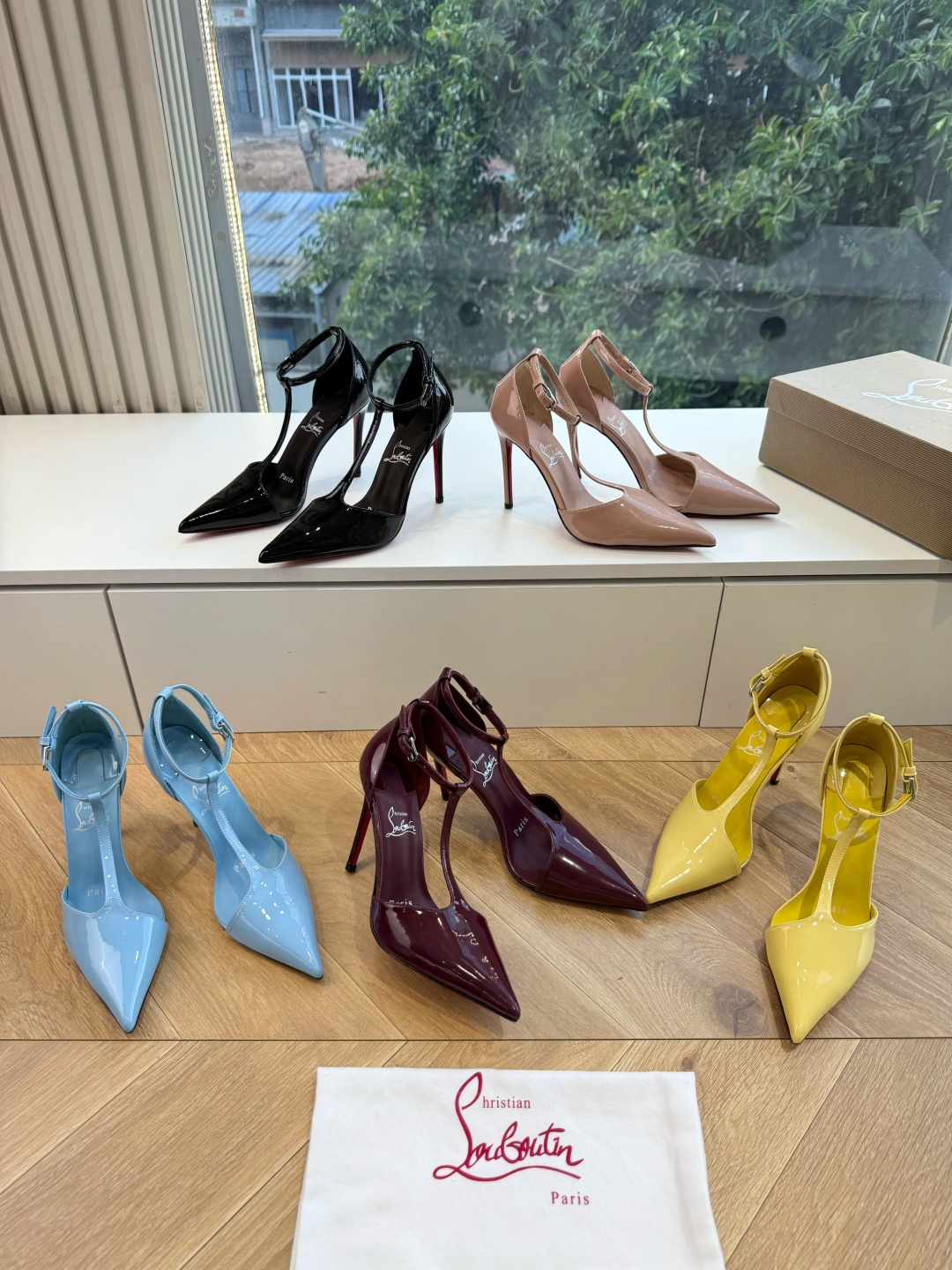 G277Christian Louboutin红底鞋单鞋 选到了颜色真好看呀[色色R]MyTheresa上现在居然 最后