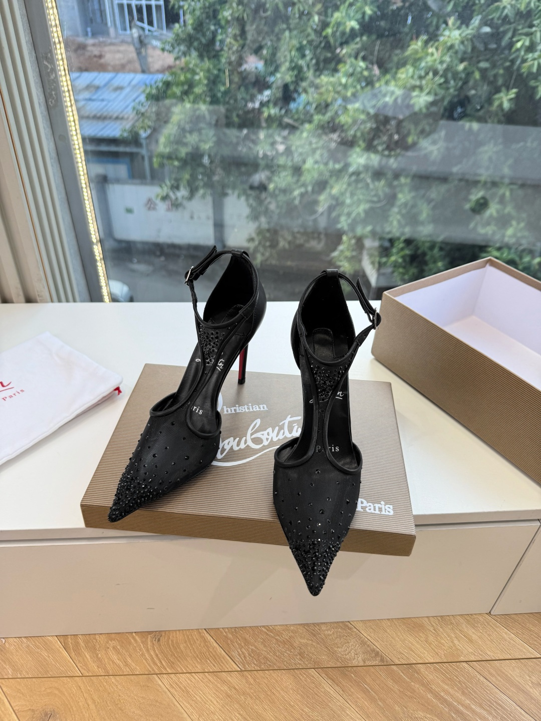 G277Christian Louboutin红底鞋单鞋 选到了颜色真好看呀[色色R]MyTheresa上现在居然 最后