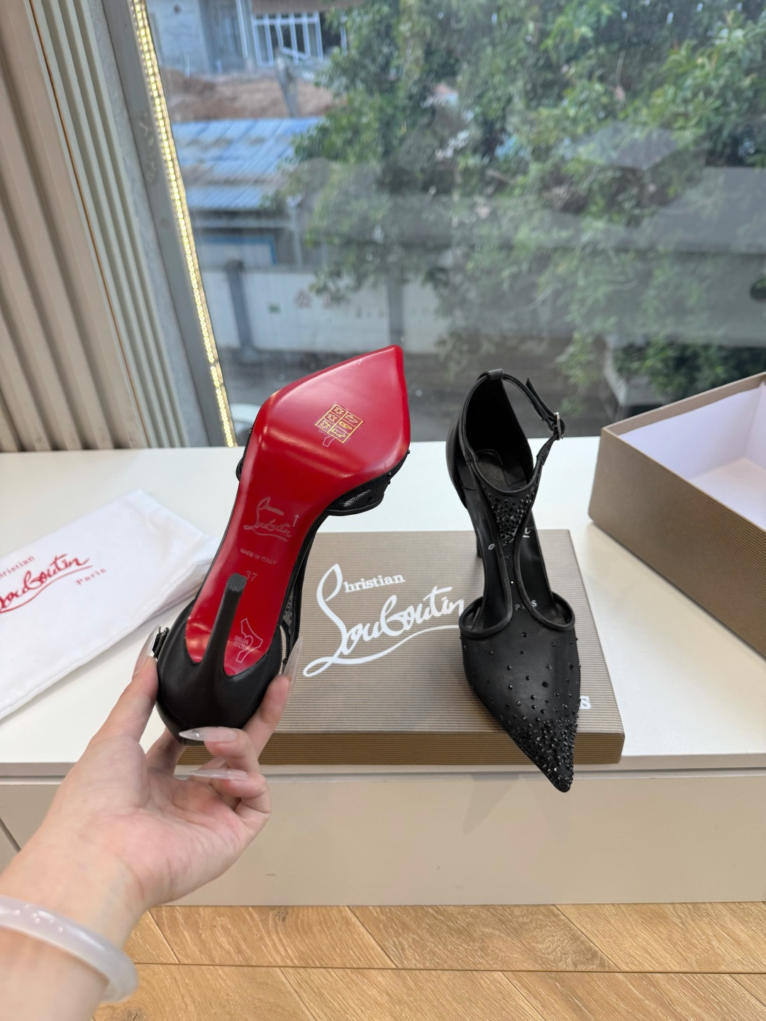 G277Christian Louboutin红底鞋单鞋 选到了颜色真好看呀[色色R]MyTheresa上现在居然 最后