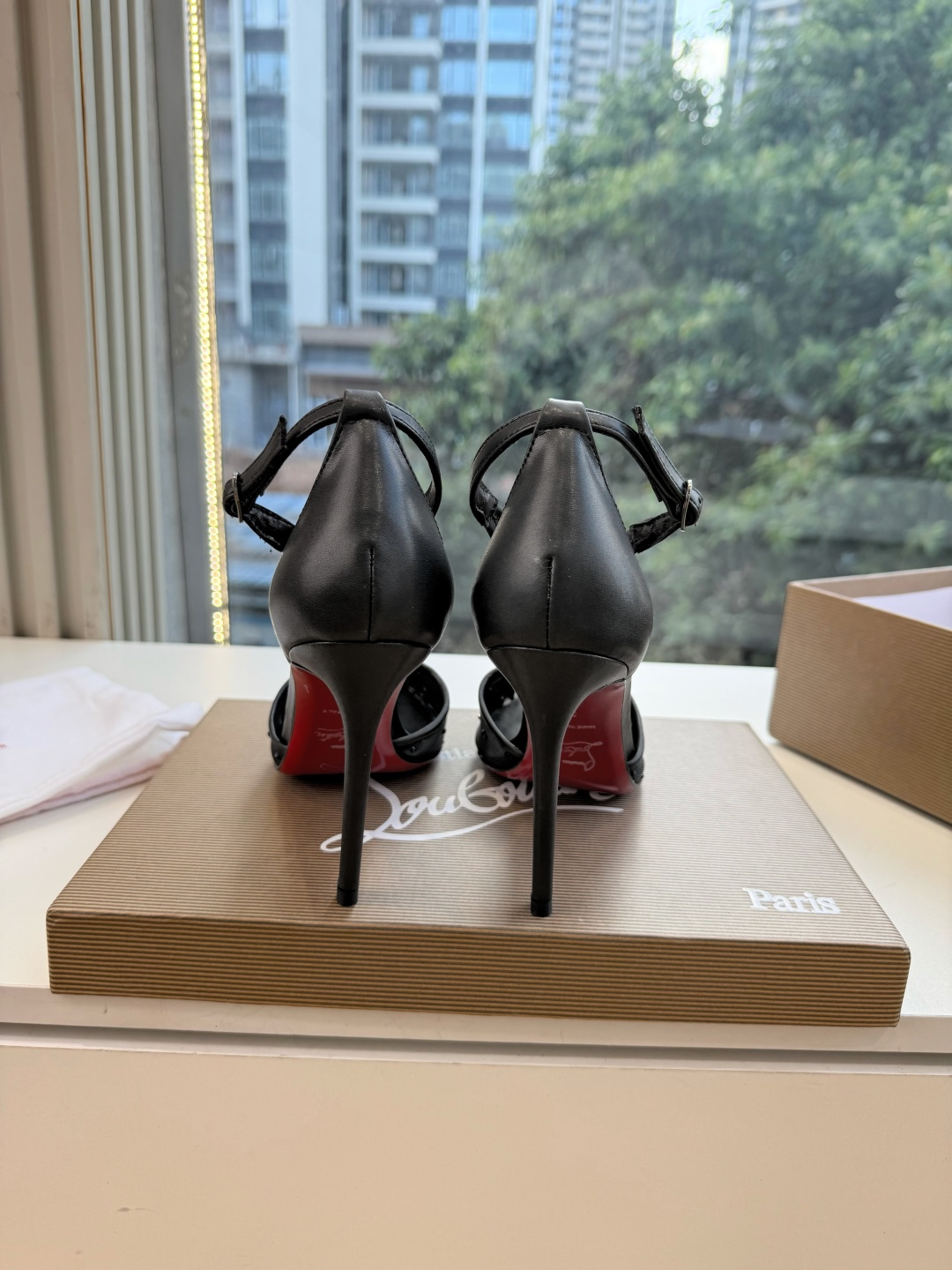 G277Christian Louboutin红底鞋单鞋 选到了颜色真好看呀[色色R]MyTheresa上现在居然 最后