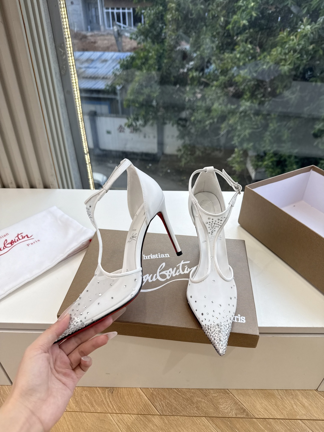 G277Christian Louboutin红底鞋单鞋 选到了颜色真好看呀[色色R]MyTheresa上现在居然 最后