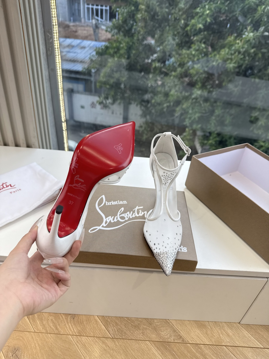 G277Christian Louboutin红底鞋单鞋 选到了颜色真好看呀[色色R]MyTheresa上现在居然 最后