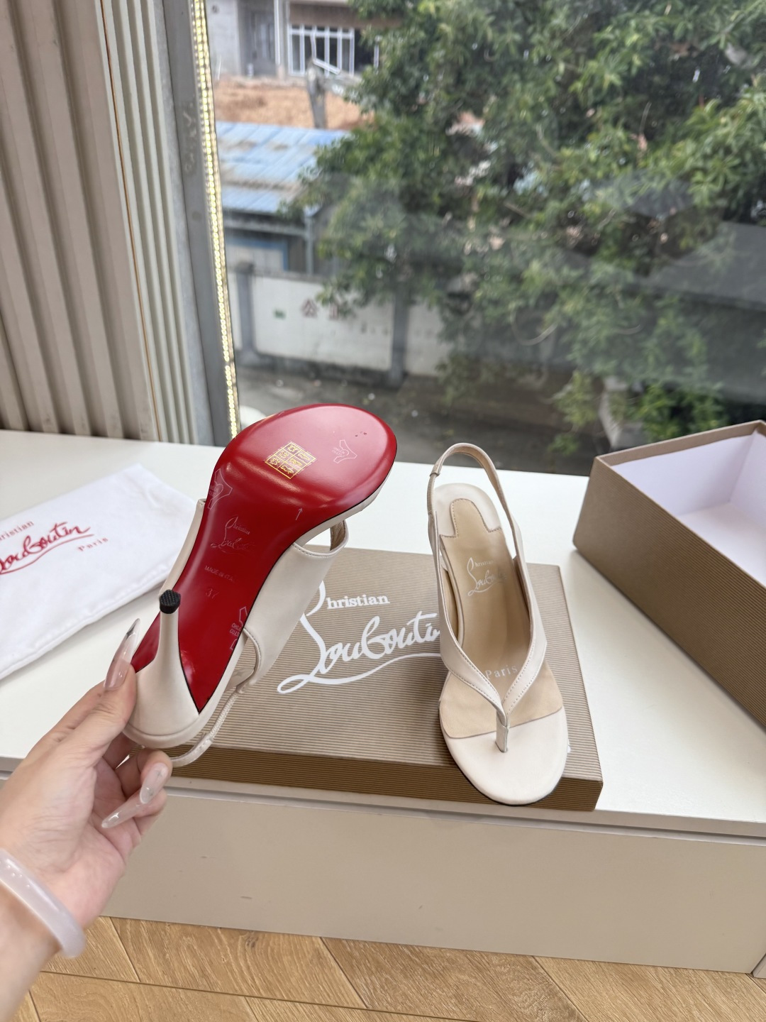 G277Christian Louboutin红底鞋单鞋 选到了颜色真好看呀[色色R]MyTheresa上现在居然 最后
