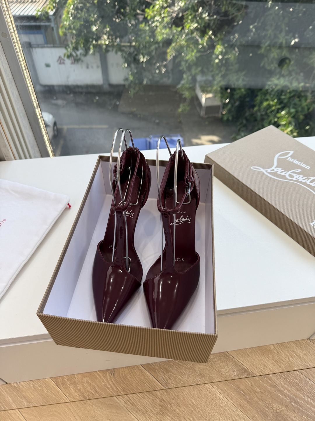 G277Christian Louboutin红底鞋单鞋 选到了颜色真好看呀[色色R]MyTheresa上现在居然 最后