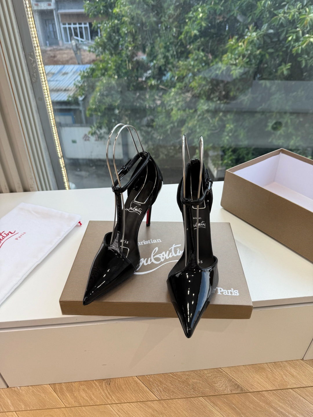 G277Christian Louboutin红底鞋单鞋 选到了颜色真好看呀[色色R]MyTheresa上现在居然 最后
