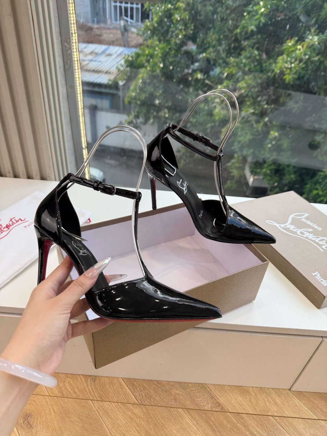 G277Christian Louboutin红底鞋单鞋 选到了颜色真好看呀[色色R]MyTheresa上现在居然 最后