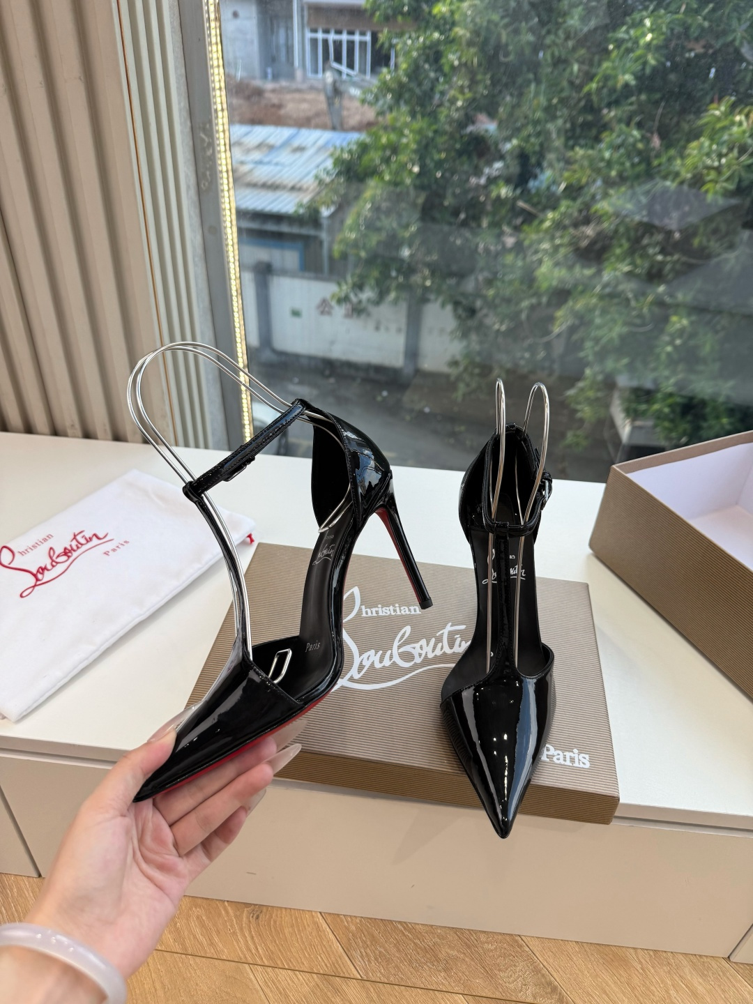G277Christian Louboutin红底鞋单鞋 选到了颜色真好看呀[色色R]MyTheresa上现在居然 最后