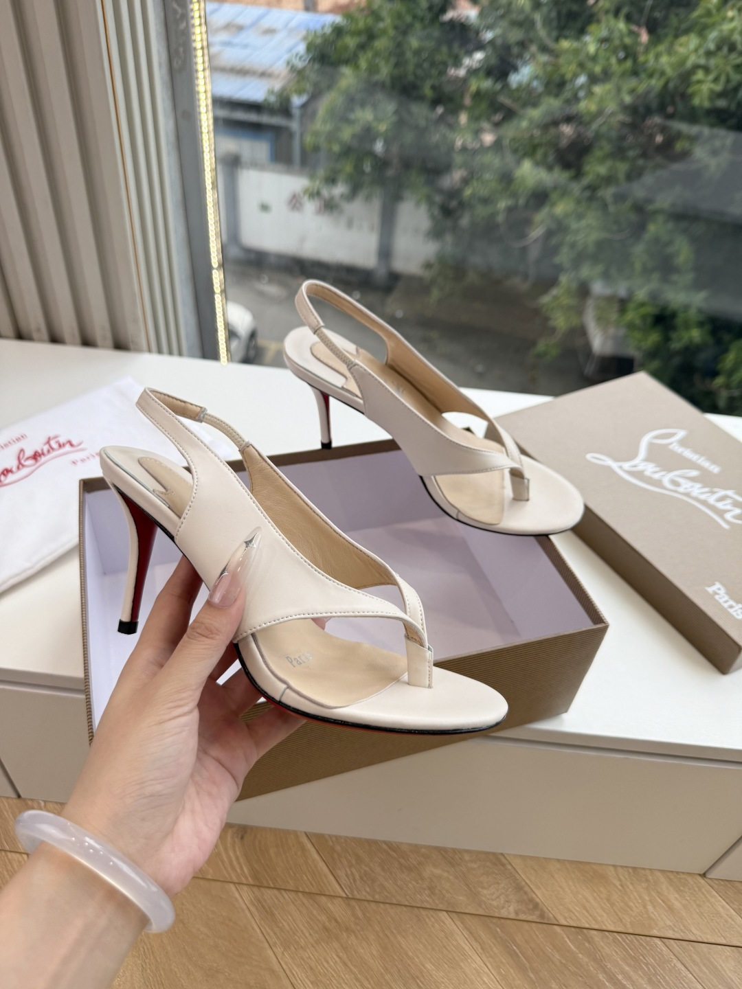 G277Christian Louboutin红底鞋单鞋 选到了颜色真好看呀[色色R]MyTheresa上现在居然 最后