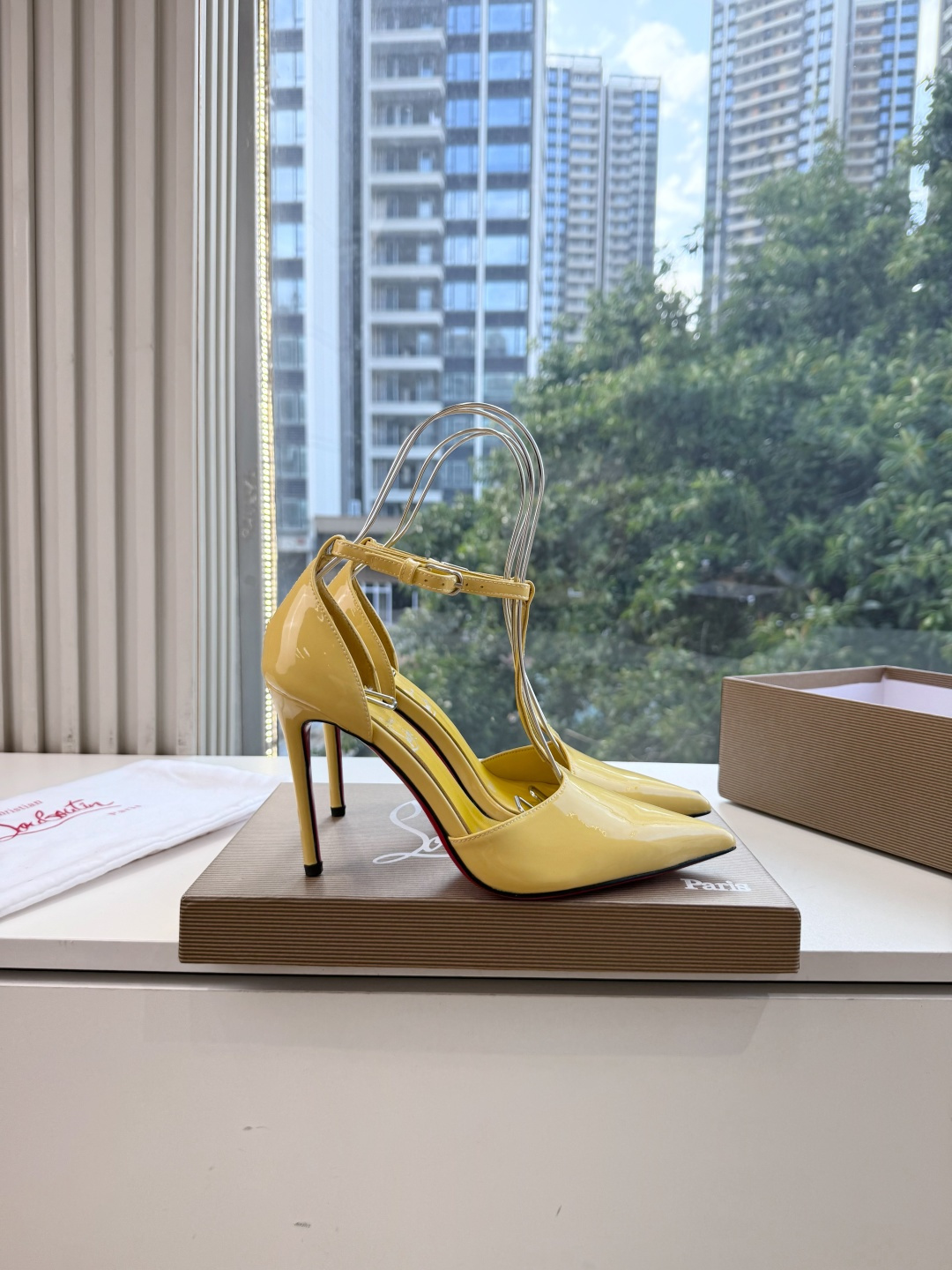 G277Christian Louboutin红底鞋单鞋 选到了颜色真好看呀[色色R]MyTheresa上现在居然 最后