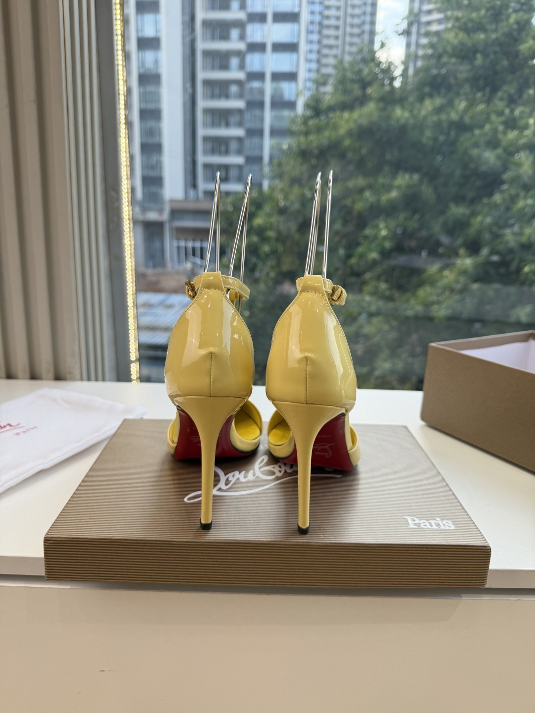 G277Christian Louboutin红底鞋单鞋 选到了颜色真好看呀[色色R]MyTheresa上现在居然 最后