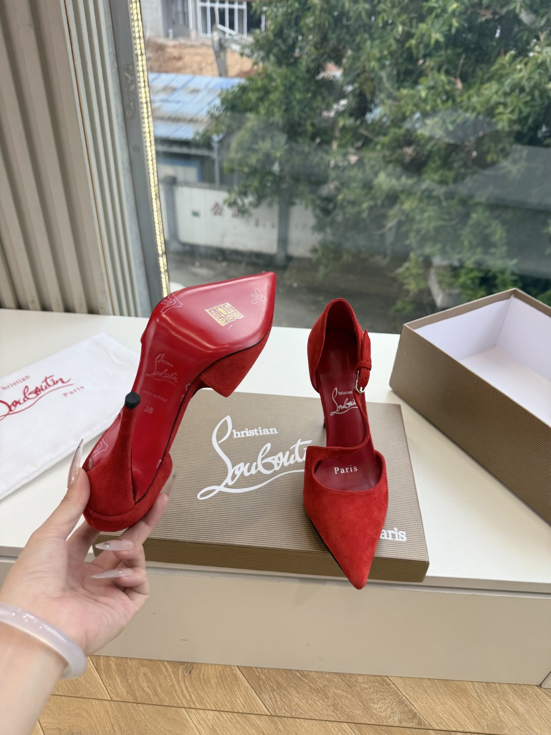 G277Christian Louboutin红底鞋单鞋 选到了颜色真好看呀[色色R]MyTheresa上现在居然 最后