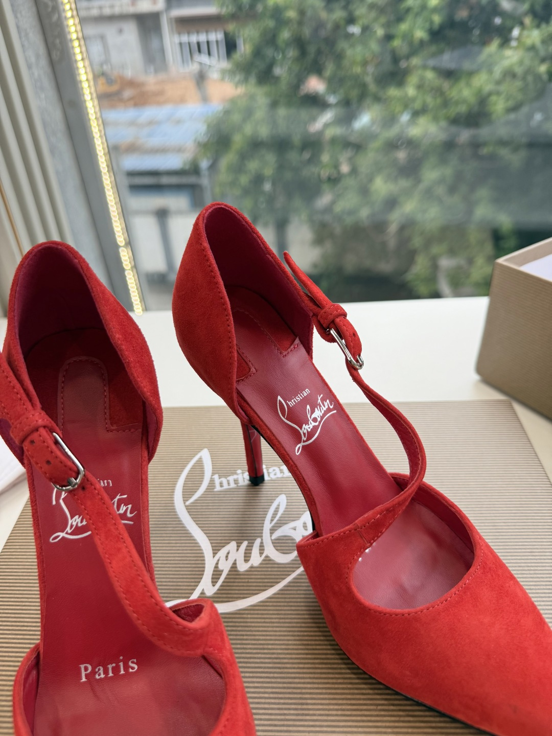 G277Christian Louboutin红底鞋单鞋 选到了颜色真好看呀[色色R]MyTheresa上现在居然 最后