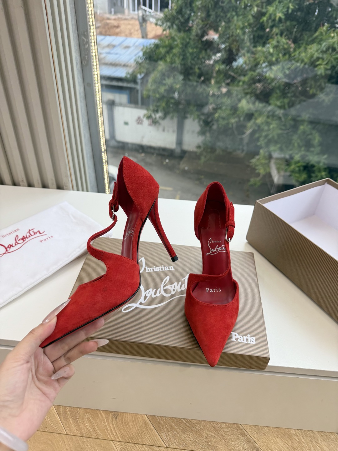 G277Christian Louboutin红底鞋单鞋 选到了颜色真好看呀[色色R]MyTheresa上现在居然 最后