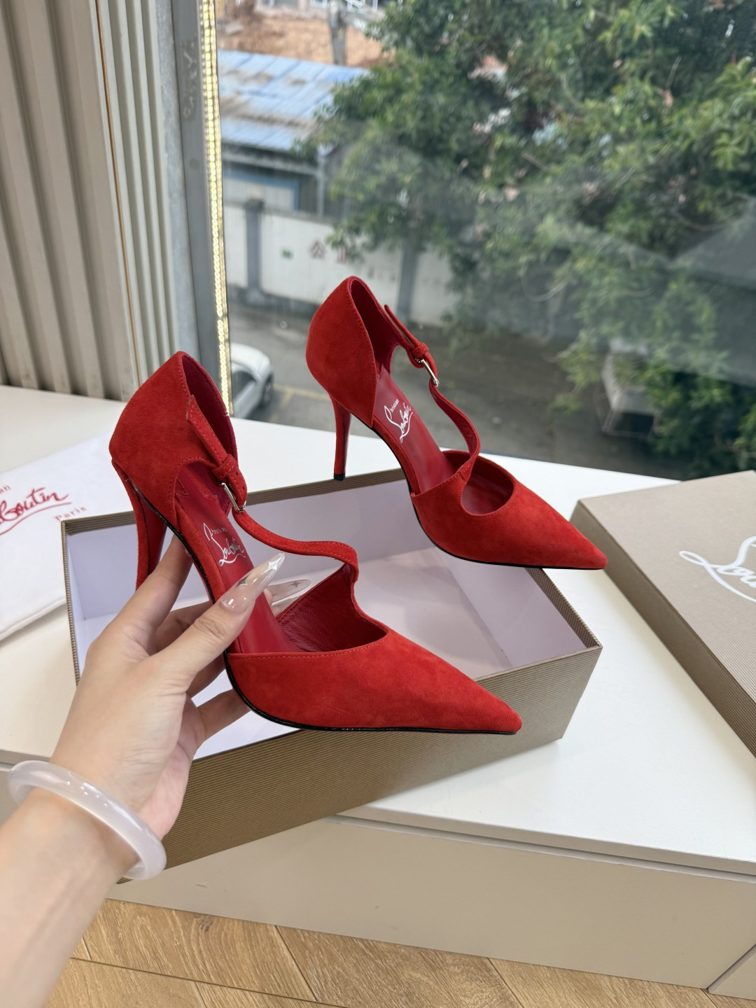 G277Christian Louboutin红底鞋单鞋 选到了颜色真好看呀[色色R]MyTheresa上现在居然 最后
