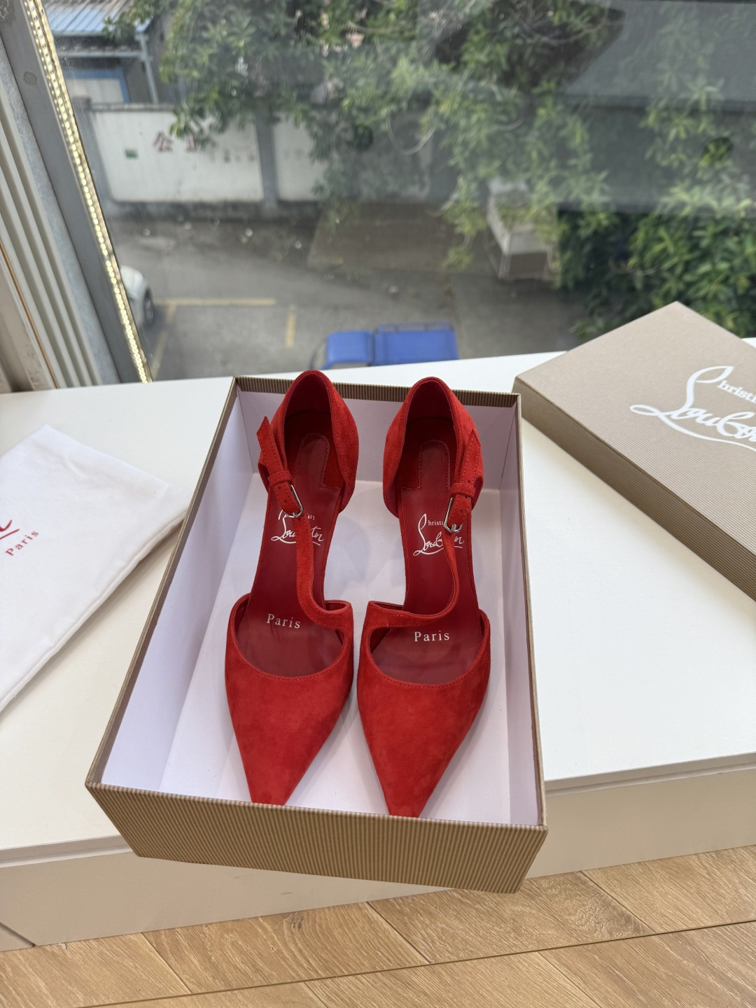G277Christian Louboutin红底鞋单鞋 选到了颜色真好看呀[色色R]MyTheresa上现在居然 最后