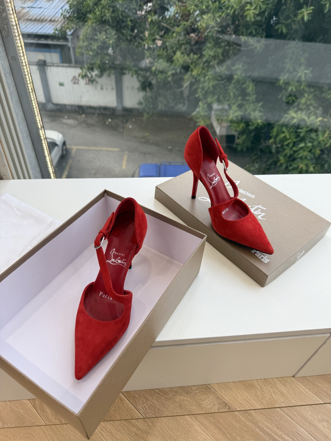 G277Christian Louboutin红底鞋单鞋 选到了颜色真好看呀[色色R]MyTheresa上现在居然 最后