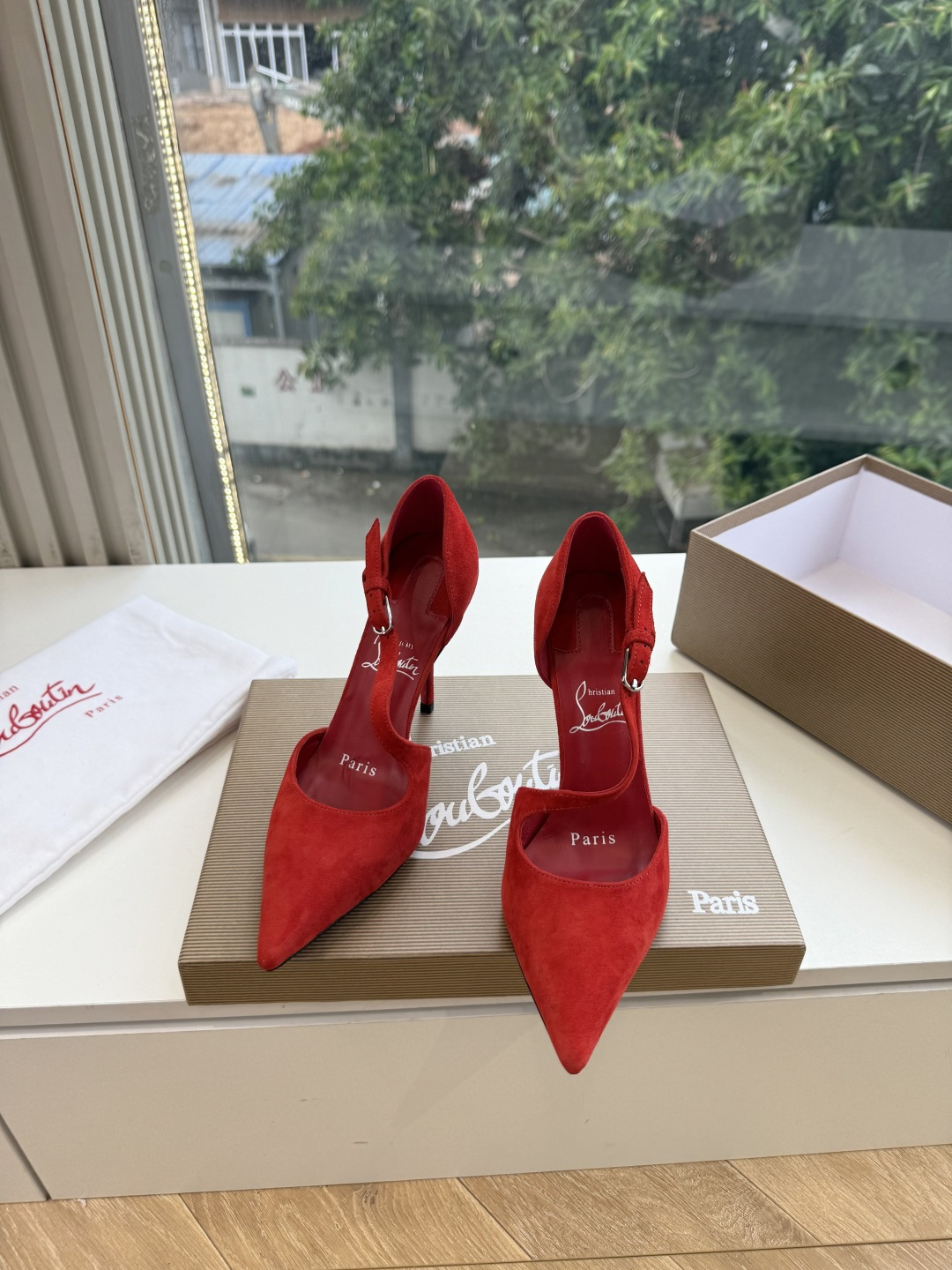 G277Christian Louboutin红底鞋单鞋 选到了颜色真好看呀[色色R]MyTheresa上现在居然 最后