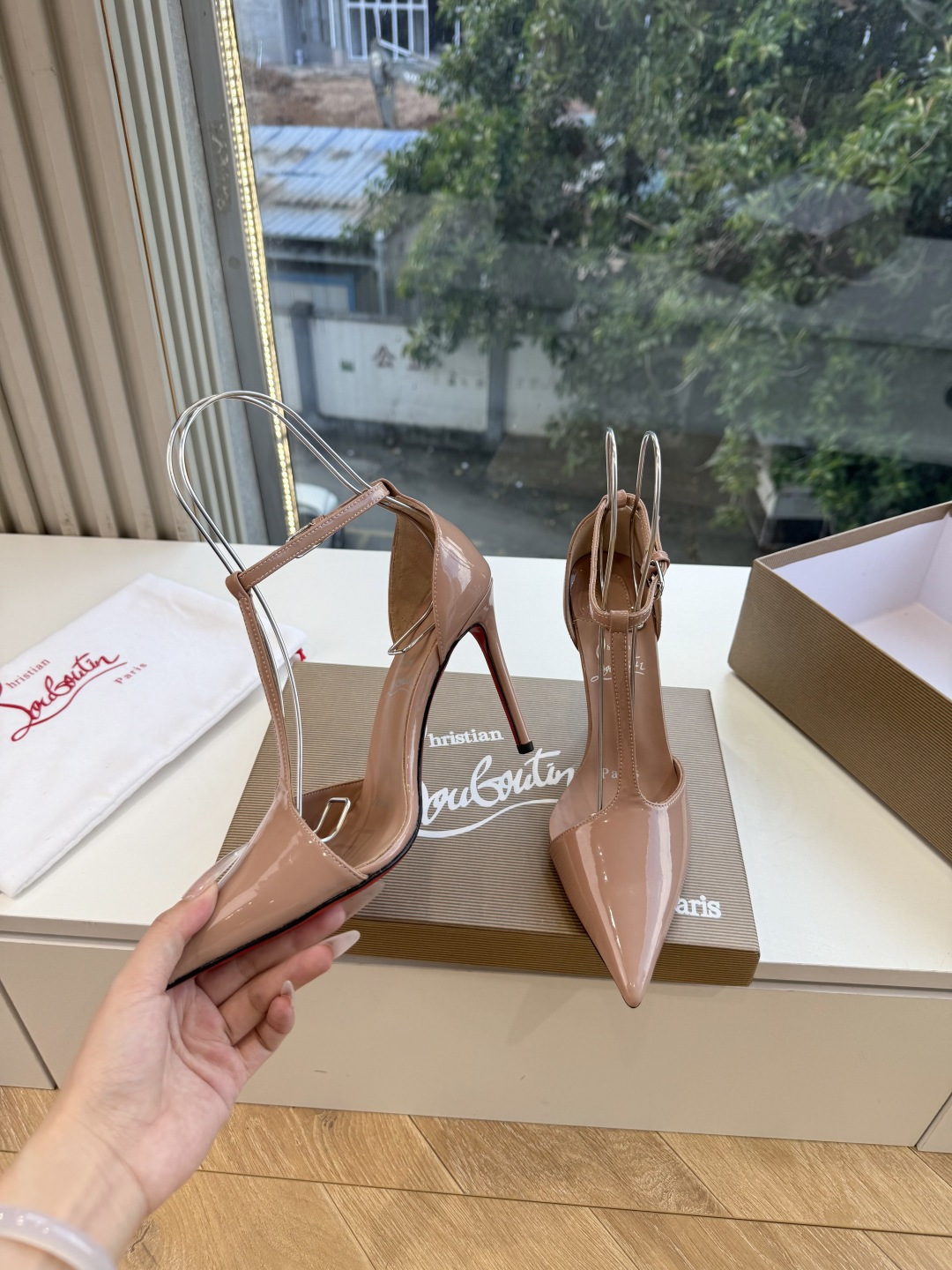 G277Christian Louboutin红底鞋单鞋 选到了颜色真好看呀[色色R]MyTheresa上现在居然 最后