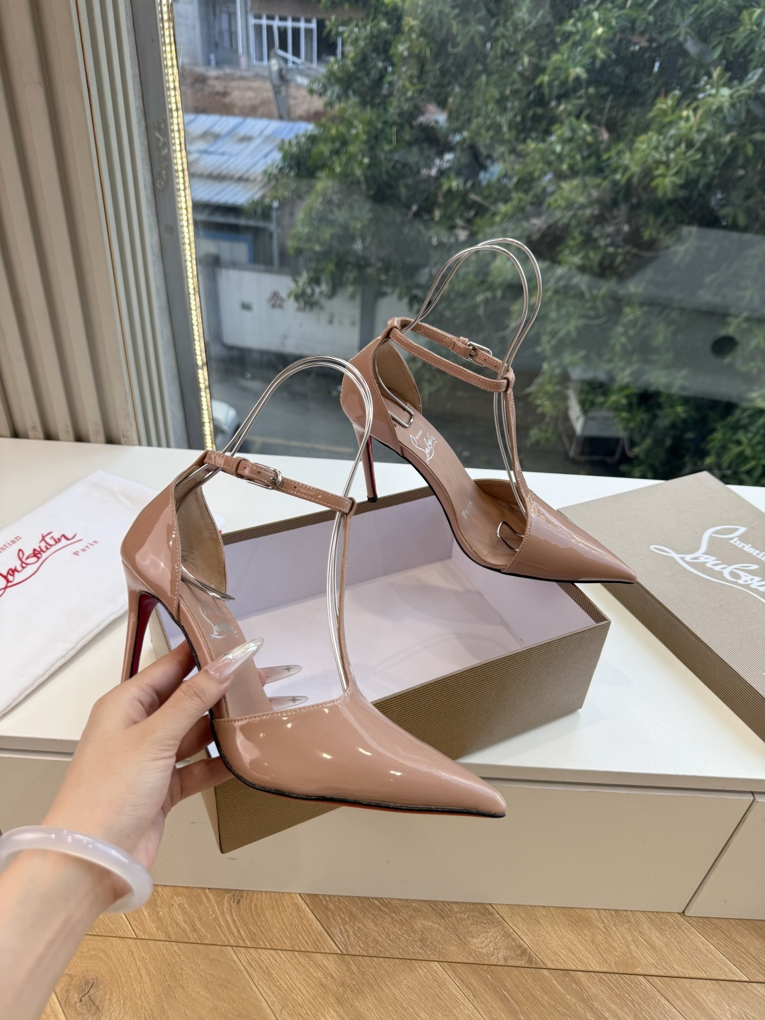 G277Christian Louboutin红底鞋单鞋 选到了颜色真好看呀[色色R]MyTheresa上现在居然 最后