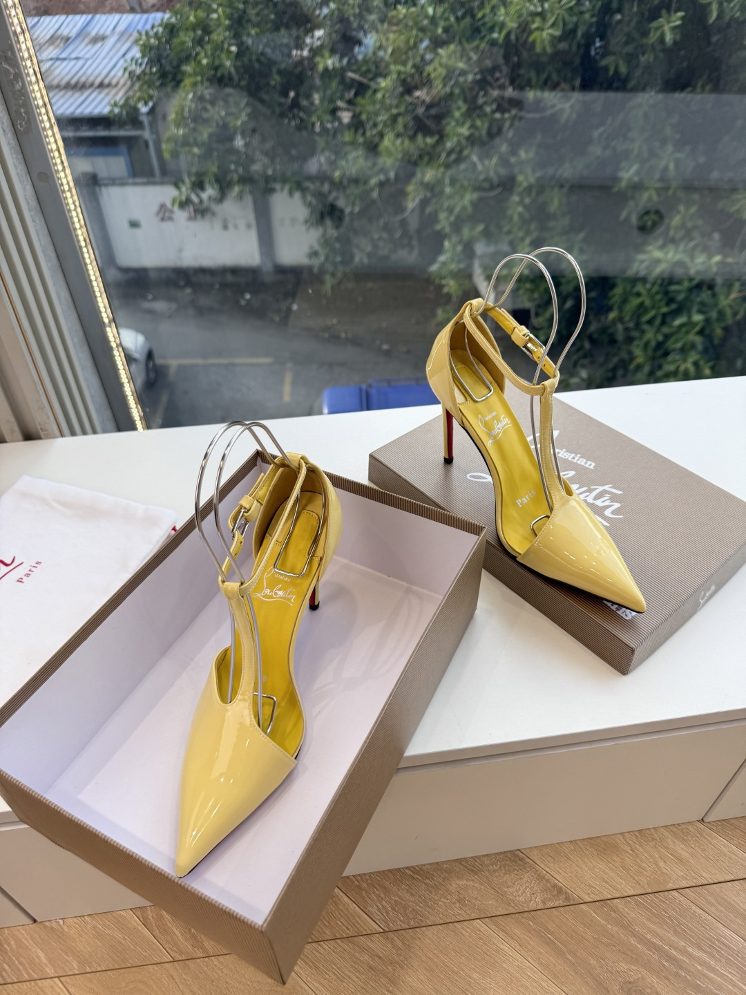 G277Christian Louboutin红底鞋单鞋 选到了颜色真好看呀[色色R]MyTheresa上现在居然 最后