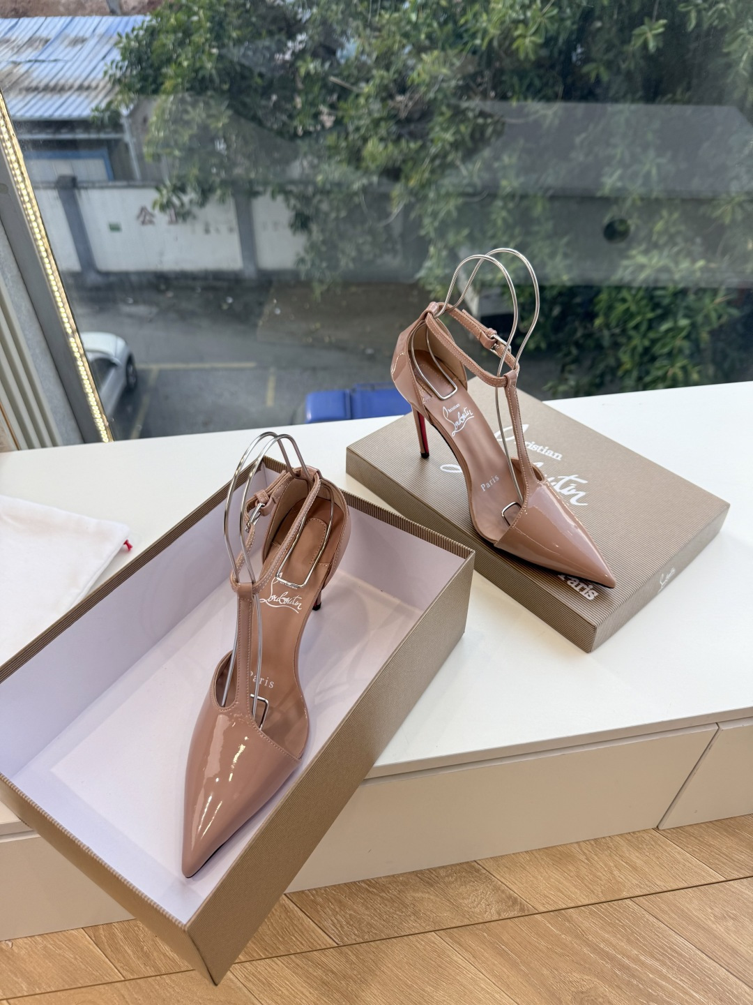 G277Christian Louboutin红底鞋单鞋 选到了颜色真好看呀[色色R]MyTheresa上现在居然 最后