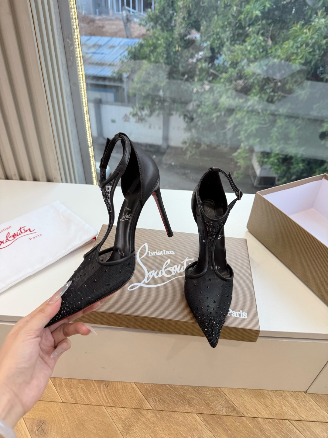 G277Christian Louboutin红底鞋单鞋 选到了颜色真好看呀[色色R]MyTheresa上现在居然 最后