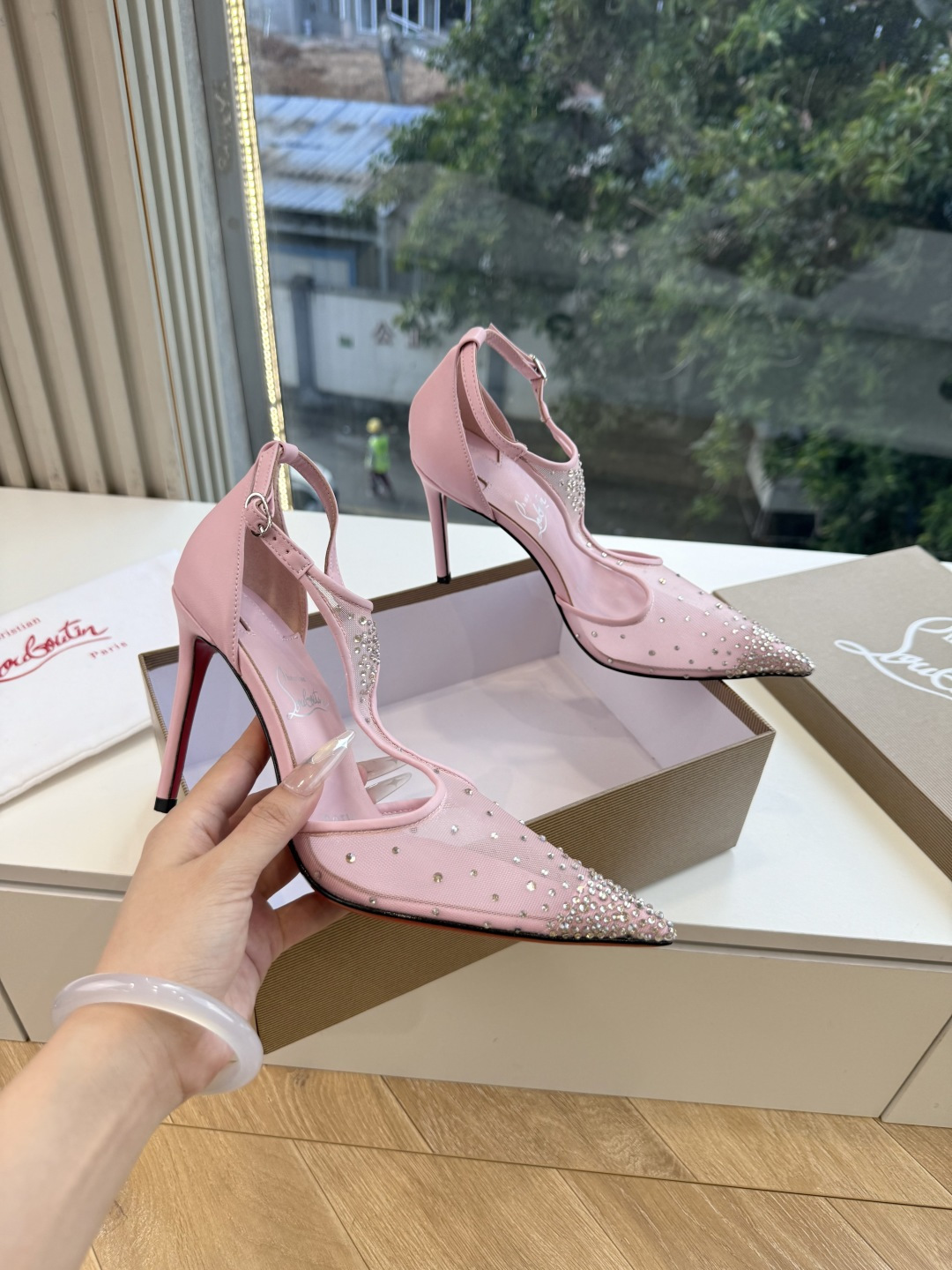 G277Christian Louboutin红底鞋单鞋 选到了颜色真好看呀[色色R]MyTheresa上现在居然 最后