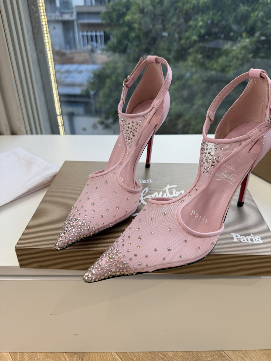 G277Christian Louboutin红底鞋单鞋 选到了颜色真好看呀[色色R]MyTheresa上现在居然 最后