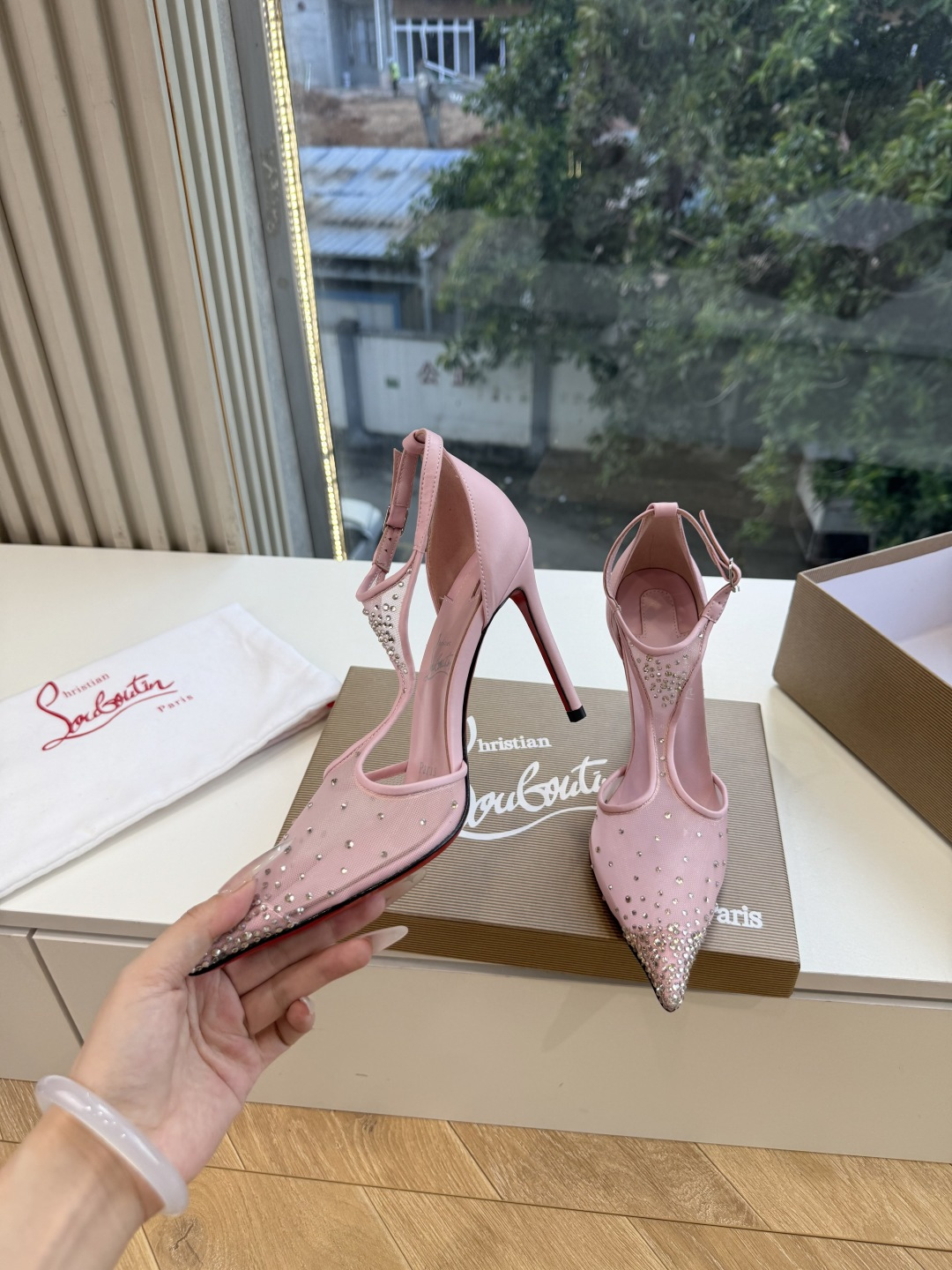 G277Christian Louboutin红底鞋单鞋 选到了颜色真好看呀[色色R]MyTheresa上现在居然 最后