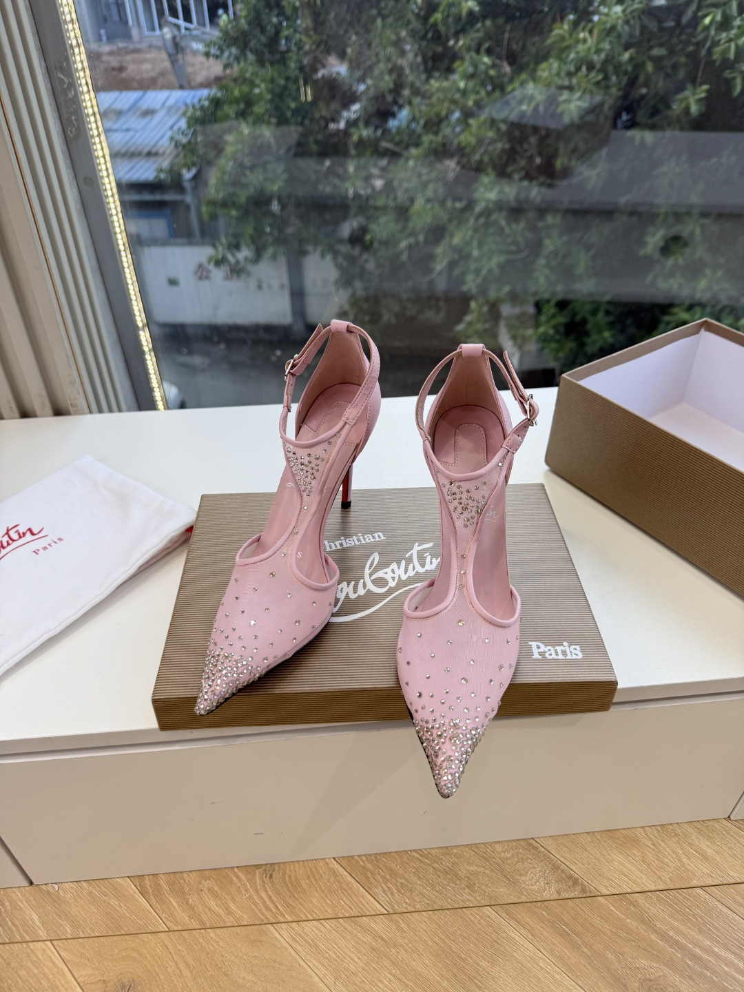 G277Christian Louboutin红底鞋单鞋 选到了颜色真好看呀[色色R]MyTheresa上现在居然 最后