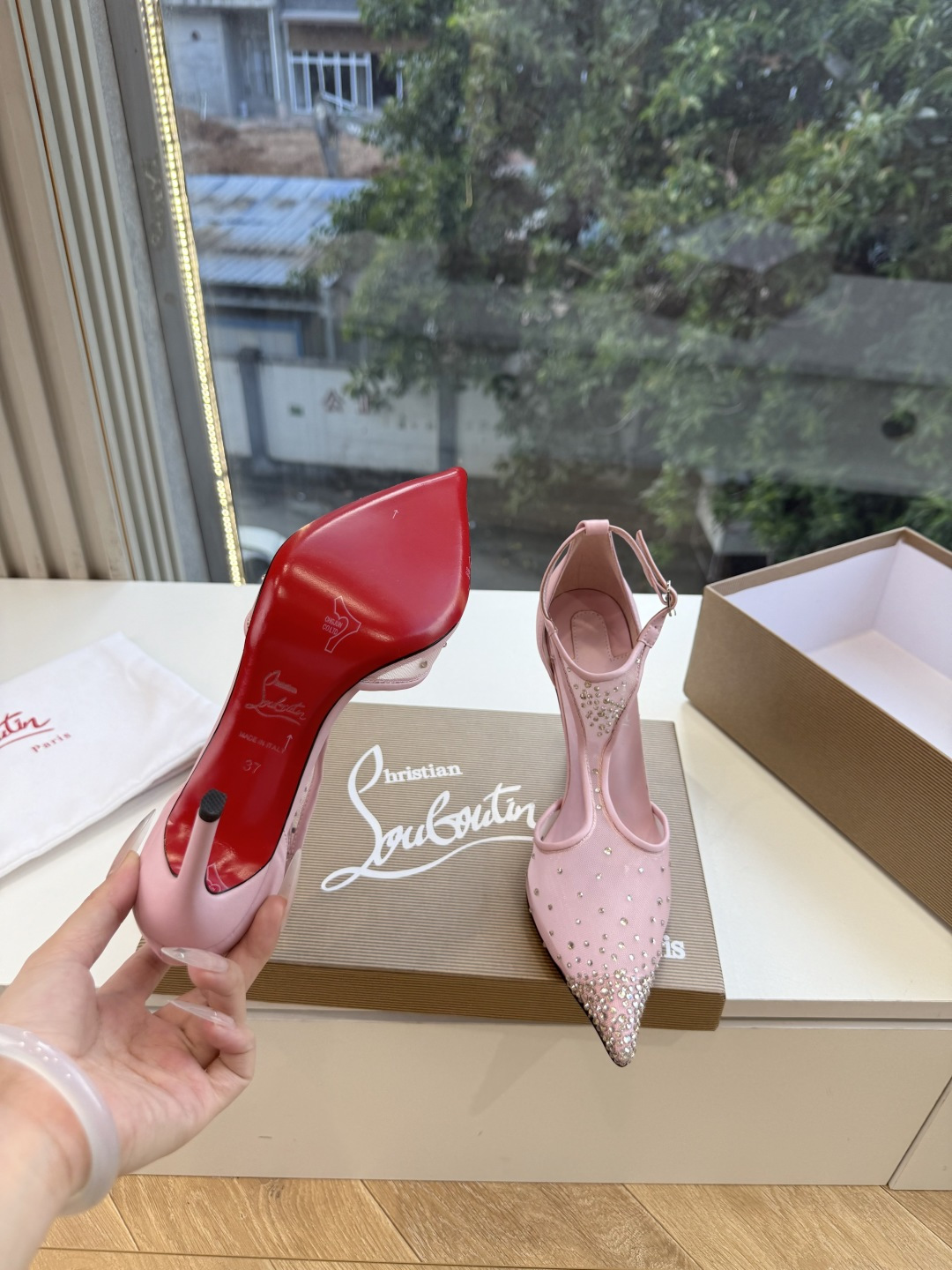 G277Christian Louboutin红底鞋单鞋 选到了颜色真好看呀[色色R]MyTheresa上现在居然 最后