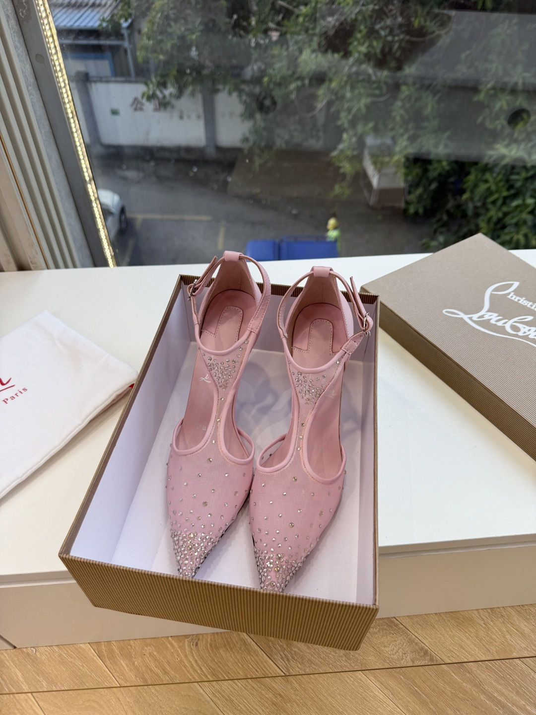 G277Christian Louboutin红底鞋单鞋 选到了颜色真好看呀[色色R]MyTheresa上现在居然 最后
