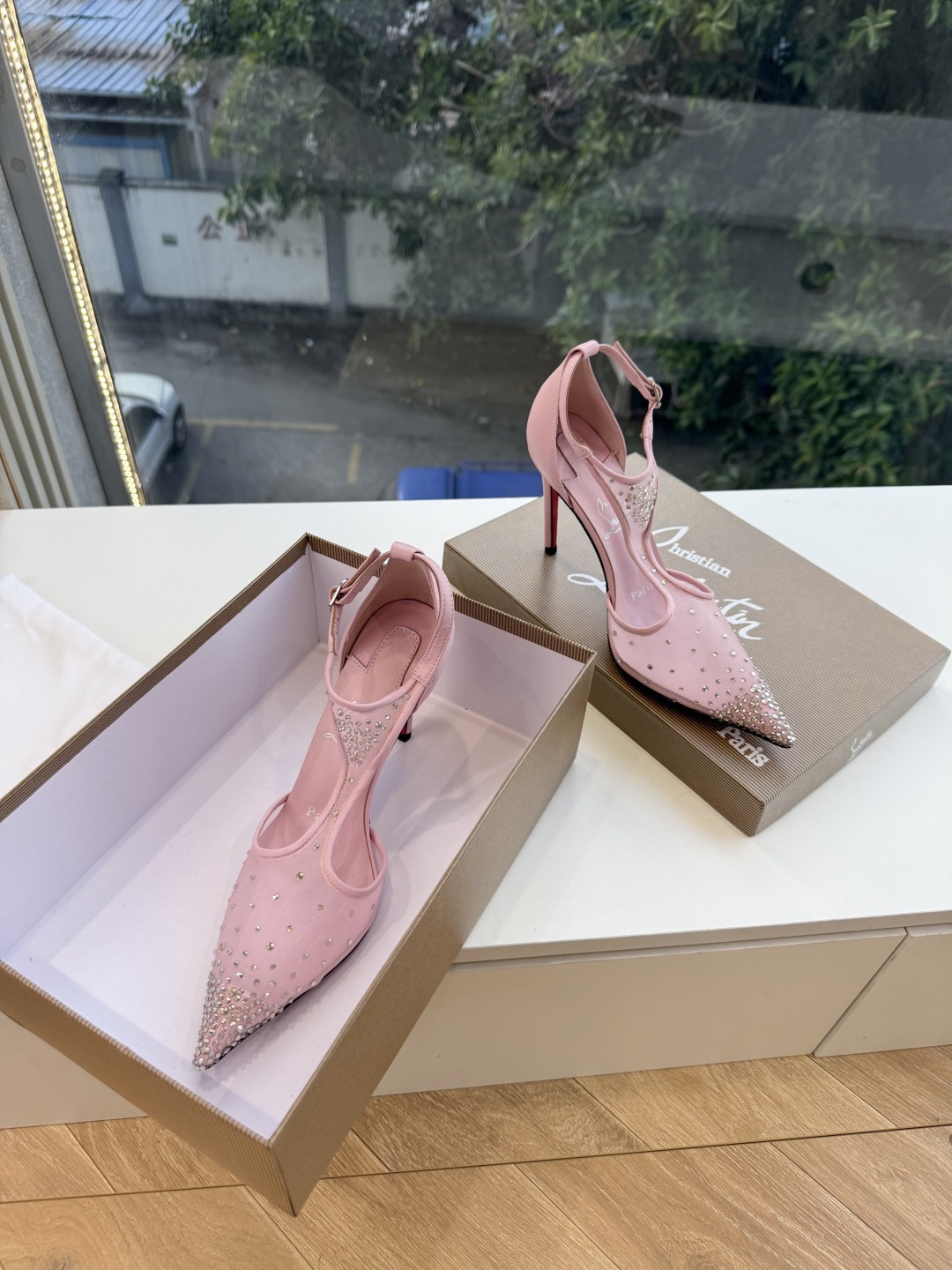 G277Christian Louboutin红底鞋单鞋 选到了颜色真好看呀[色色R]MyTheresa上现在居然 最后