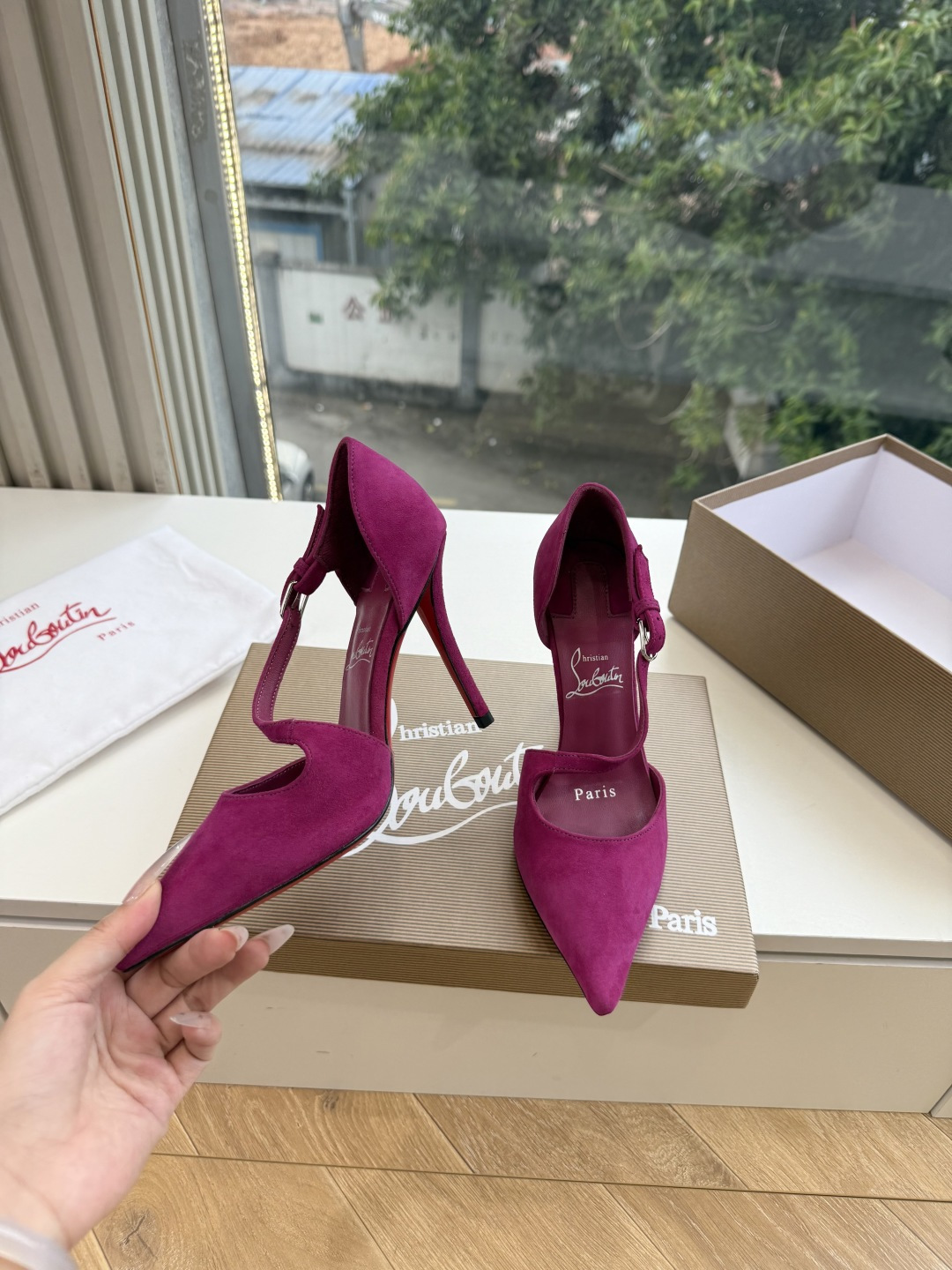 G277Christian Louboutin红底鞋单鞋 选到了颜色真好看呀[色色R]MyTheresa上现在居然 最后