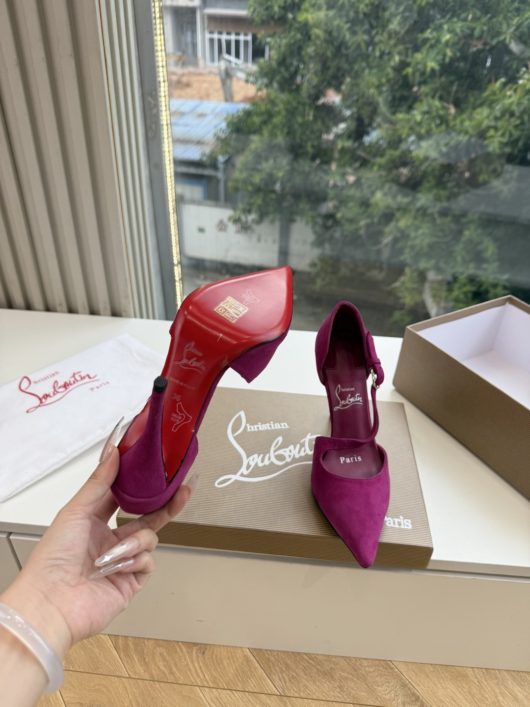 G277Christian Louboutin红底鞋单鞋 选到了颜色真好看呀[色色R]MyTheresa上现在居然 最后