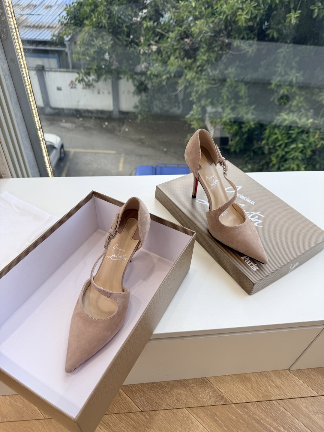 G277Christian Louboutin红底鞋单鞋 选到了颜色真好看呀[色色R]MyTheresa上现在居然 最后