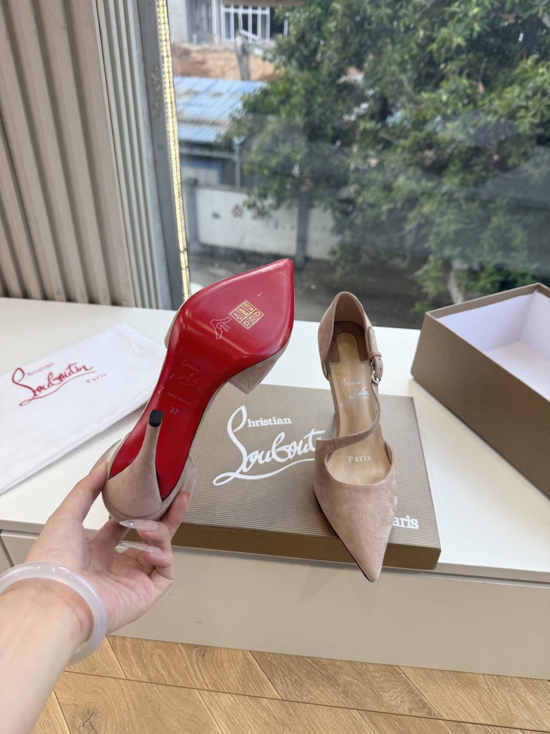 G277Christian Louboutin红底鞋单鞋 选到了颜色真好看呀[色色R]MyTheresa上现在居然 最后