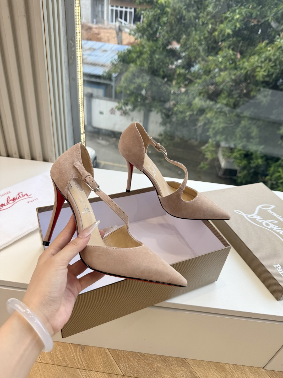 G277Christian Louboutin红底鞋单鞋 选到了颜色真好看呀[色色R]MyTheresa上现在居然 最后