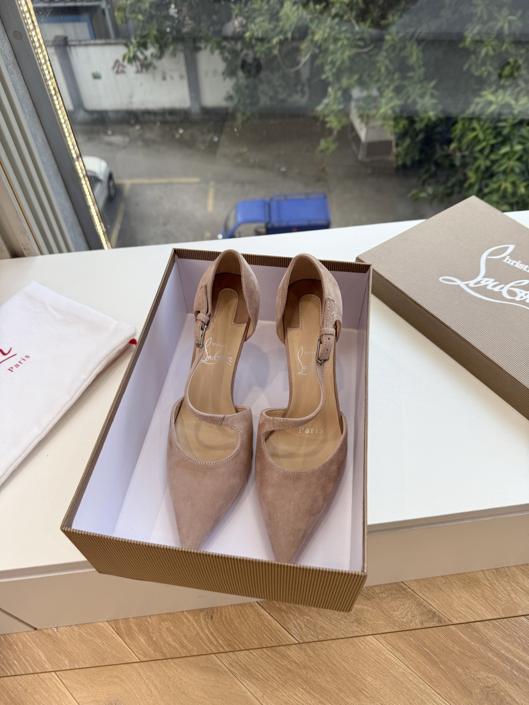 G277Christian Louboutin红底鞋单鞋 选到了颜色真好看呀[色色R]MyTheresa上现在居然 最后