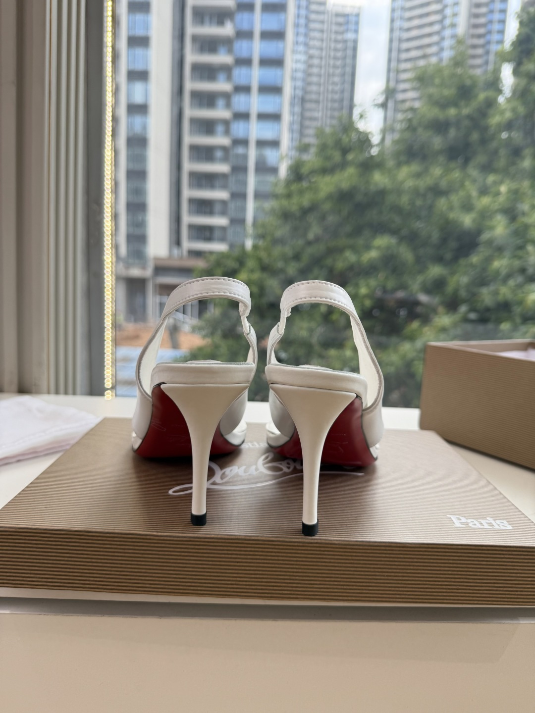 G277Christian Louboutin红底鞋单鞋 选到了颜色真好看呀[色色R]MyTheresa上现在居然 最后