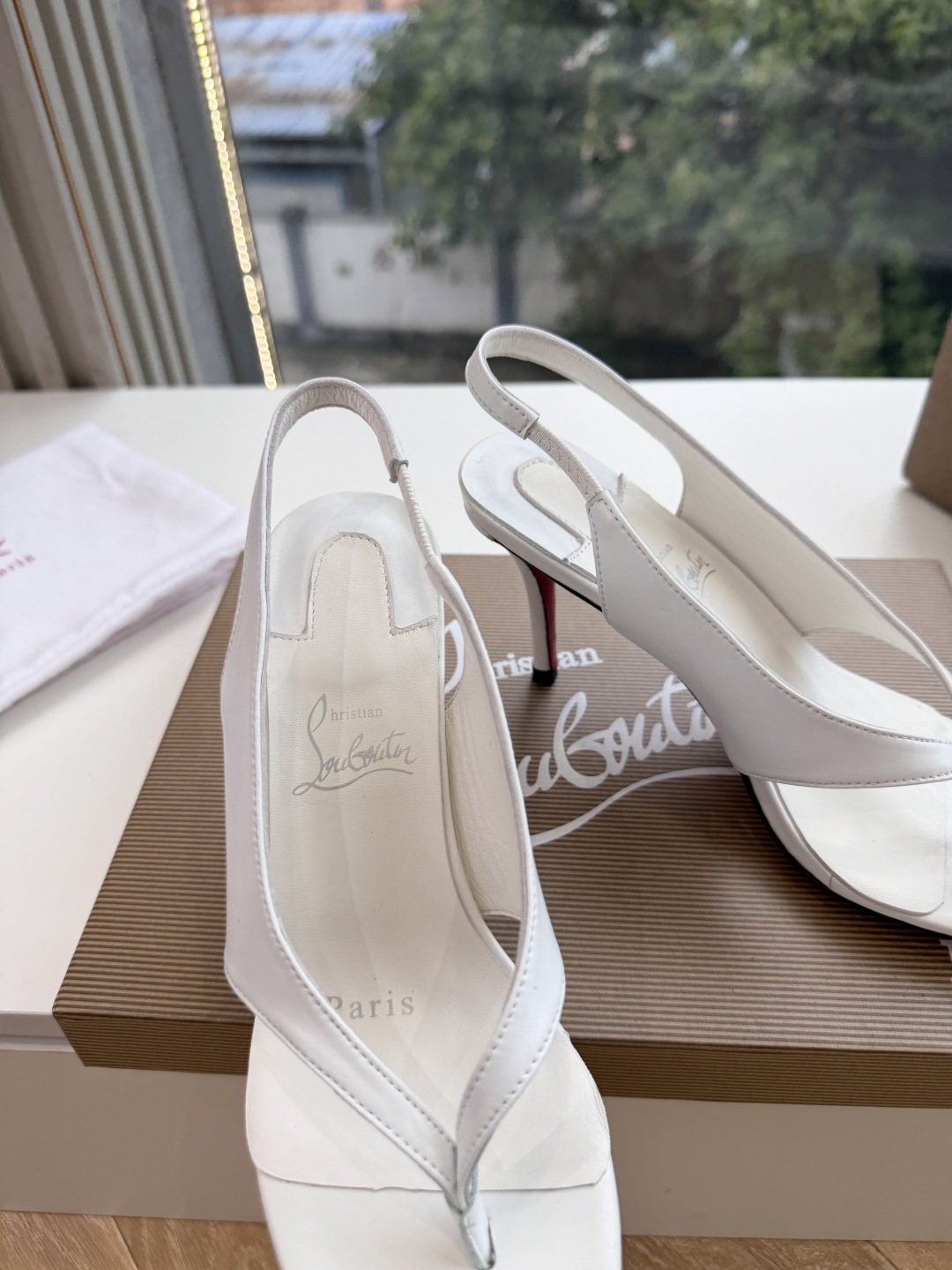 G277Christian Louboutin红底鞋单鞋 选到了颜色真好看呀[色色R]MyTheresa上现在居然 最后