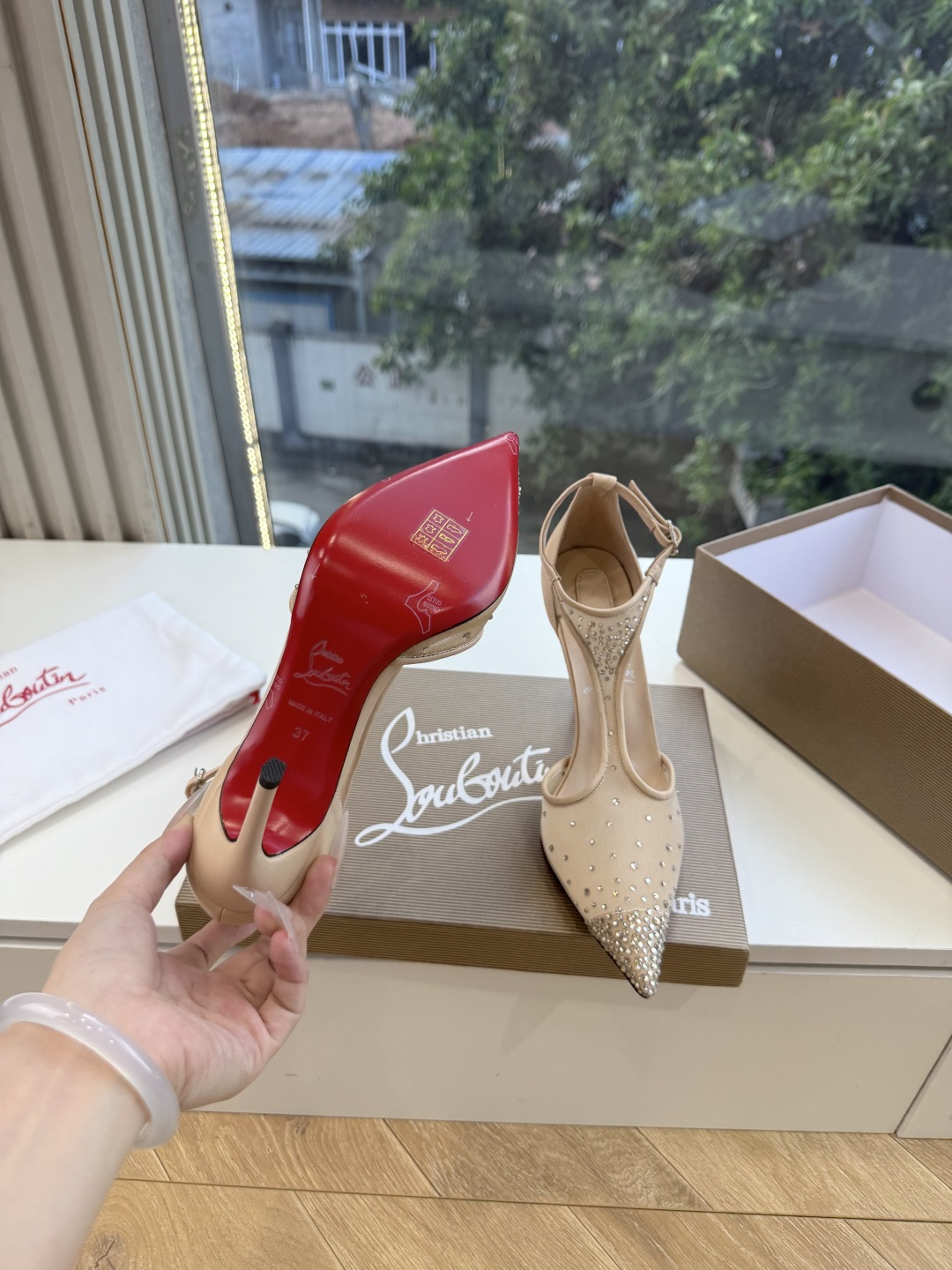 G277Christian Louboutin红底鞋单鞋 选到了颜色真好看呀[色色R]MyTheresa上现在居然 最后